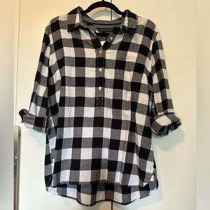Black and white plaid Tommy Hilfiger 3/4 sleeve shirt. New with tags size large
